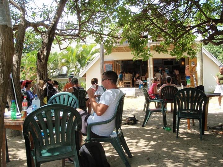 The Reef Beach Huts Hotel Vieux Fort Luaran gambar